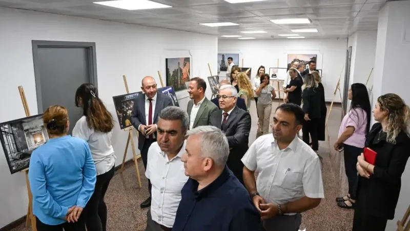  15 Temmuz Basın Fotoğrafları Sergisi Altındağ Belediyesi Hizmet Binası’nda Ziyarete Açıldı