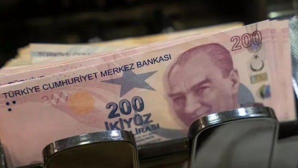 Emekliye Seyyanen Zam İçin Düğmeye Basıldı! 8.000 TL Müjdesi Verildi, Sosyal Medya Sallanıyor! Seyyanen Zam Ödemesi Ne Zaman…