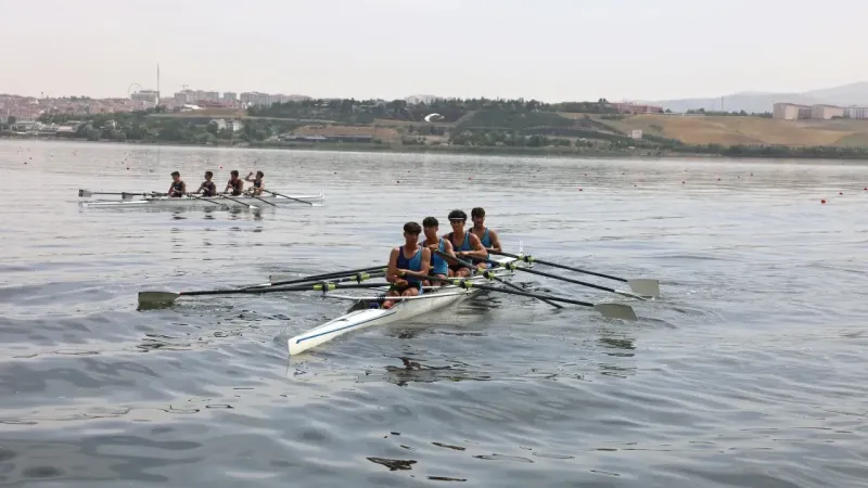 Mogan Gölü'nde kürek şampiyonası düzenlendi