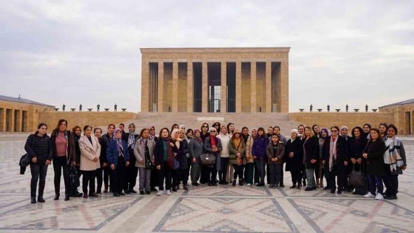 Tarsuslu kadınlar Anıtkabir'i ziyaret ettiler