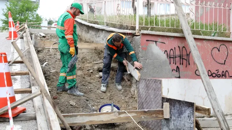 Çankaya Belediyesi vatandaşların taleplerini yerine getirmeye devam ediyor! Merdivenli yollar yenileniyor