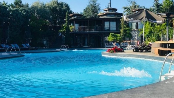  Aşırı Sıcaklarda Bunalanlara Ankara’da Havuz Ve Aquapark! Göl ve Doğayla İçi İçe! Giriş Ücreti 400 TL…