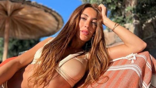  Merve Oflaz bikinili tarzıyla nefes kesti! Plaj partilerinin güzeli fit vücuduyla sosyal medyayı salladı