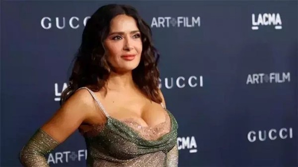 Salma Hayek Herkese İnat Mayolu Halini Paylaştı! Kusursuz fiziği gündem olmuştu... Görenin 56’lık demesi imkansız!