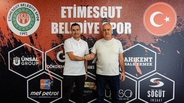  Etimesgut Belediyespor'un yeni teknik direktörü Alper Gülter oldu. Başkan Şahingöz ile imzaladı.