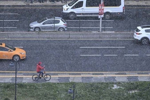 Ankara'da kar yağışı başladı