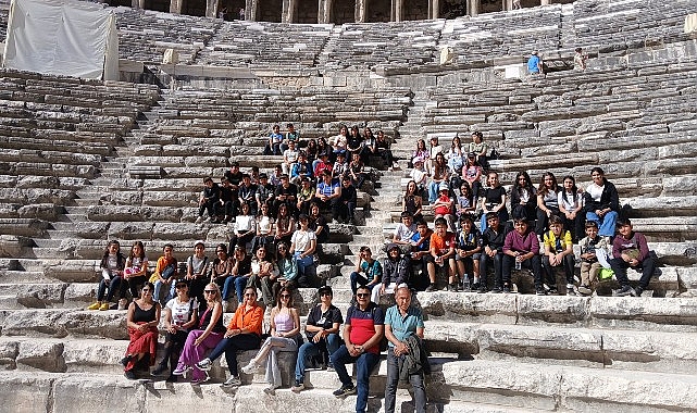  Antalya Büyükşehir'den Cumhuriyet Haftasında Çocuklara Aspendos-Side Tanıtım Gezisi