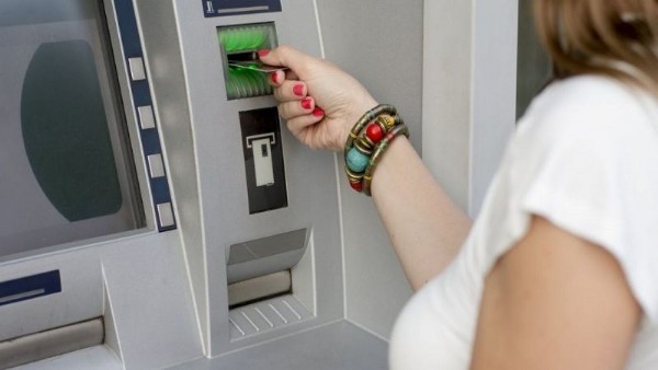 Banka Kartı sahiplerine ATM uyarısı geldi: Paranız sıkışırsa hakkınız yanabilir! Peki, ATM de para sıkışınca ne yapmalı?