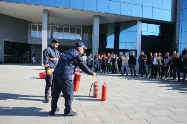  Gölbaşı Belediyesi'nden çalışanlara yangınla mücadele eğitimi!