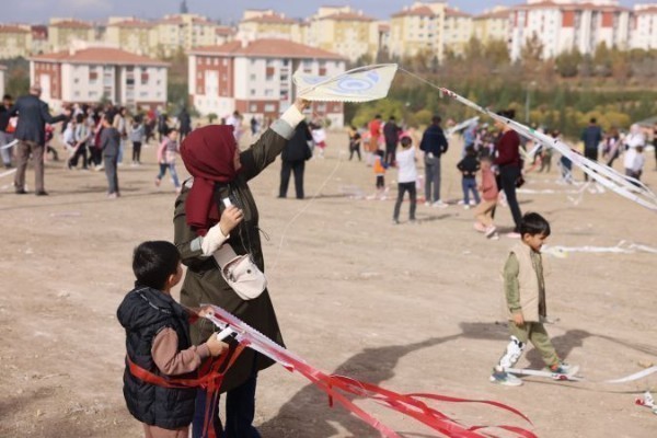  Ankara'da ki uçurtma festivali gökyüzünü renklendirdi