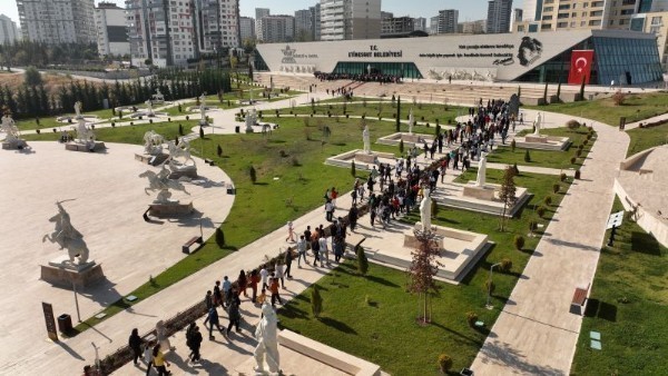  Etimesgut Belediye Başkanı Enver Demirel: 