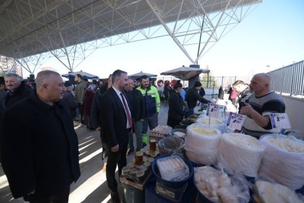 Pursaklar’da Yeni Kapalı Pazar Alanına Vatandaşlardan Tam Not