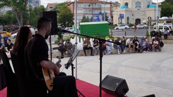  Keçiören’de park konserleri başladı! Cuma, cumartesi ve pazar günleri mahallenizin parkında müzikler yükselecek!