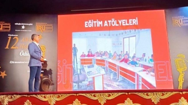  Pursaklar’ın Gurur Gecesi! Yılın Alkışı Hakeden Belediye Seçildi...