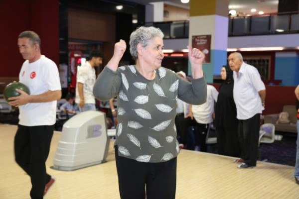 Keçiören'de Huzurevi sakinleri bowling ile eğlendi!