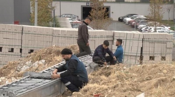  Ankara'da korkunç kaza! 70 metrelik yük asansörü devrildi