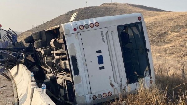  Ankara'da, otobüs devrildi!