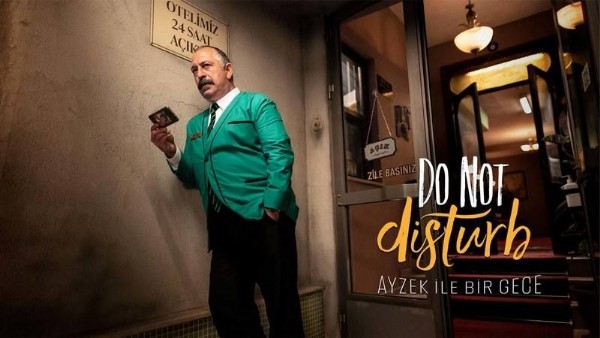 Cem Yılmaz Do Not Disturb’un afişini paylaştı: Ayzek geri dönüyor! Yeni filmin yayın tarihi…