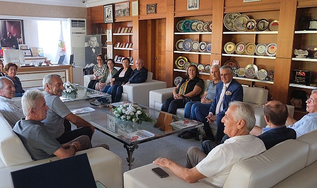 Başkan Topaloğlu'na okul arkadaşlarından ziyaret