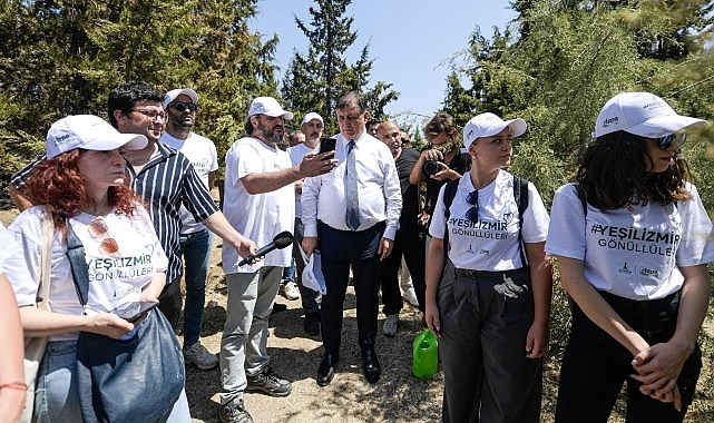 Başkan Tugay'dan yanan alanlarda saha mesaisi “Yangından zarar gören alanlarımızı Yeşil İzmir Gönüllülerimizle geri kazanacağız