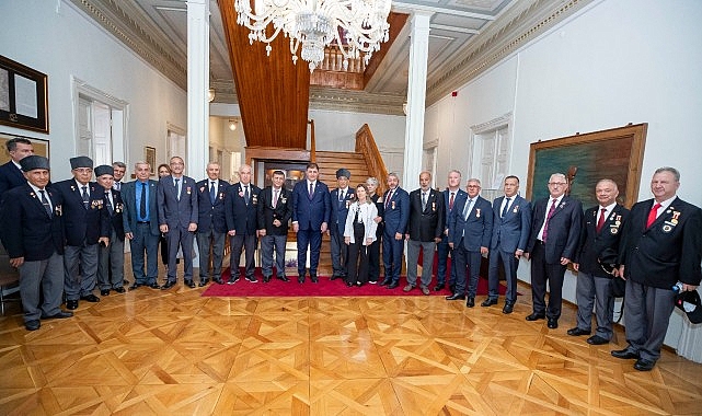  Başkan Tugay gazi derneklerini makamında ağırladı “Bizim için değerlisiniz