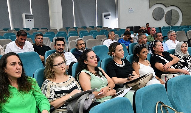  Bornova'da muhtarlara Kent Konseyi semineri