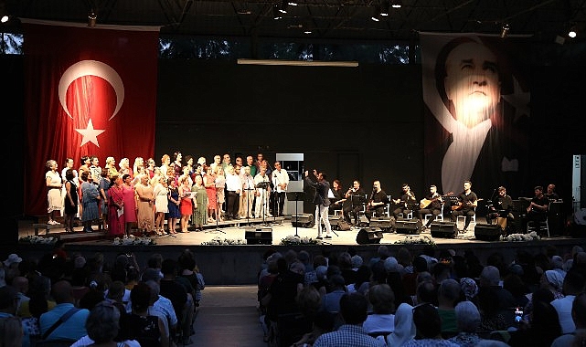 Bornova'da Türkülerle Ata'ya Vefa Konseri