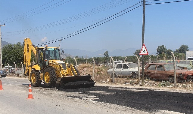  Büyükşehir asfalt onarım çalışması yapıyor