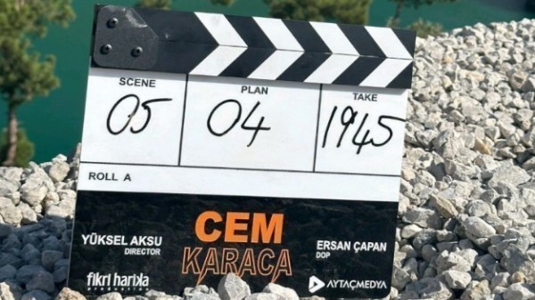  Cem Karaca filmi kadrosu netleşiyor: Emel Sayın'ı canlandıracak isim belli oldu! Pozlarıyla olay olan...