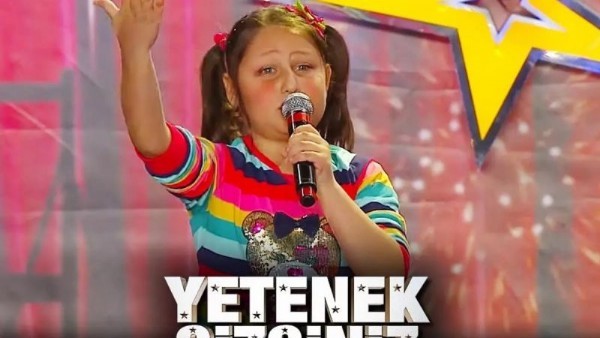  Yetenek Sizsiniz’in küçük yarışmacısı Sıla Şahin, son haliyle büyüledi: Şarkıcılık hayali gerçek oldu! TikTok videolarını, milyonlarca kişi izliyor…