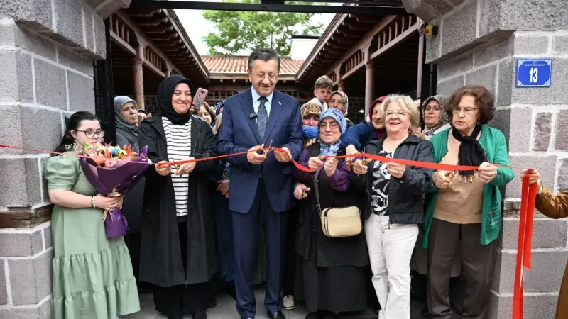 Altındağlı kadınların kazanç kapısı “El Ürünleri Satış Pazarı” yeniden açıldı