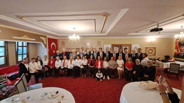  Prof. Dr. Ayfer Şahin kürsüde kükredi! 