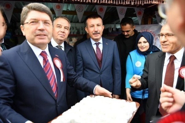  Ankara'da, “İşyurtları Ürün ve El Sanatları