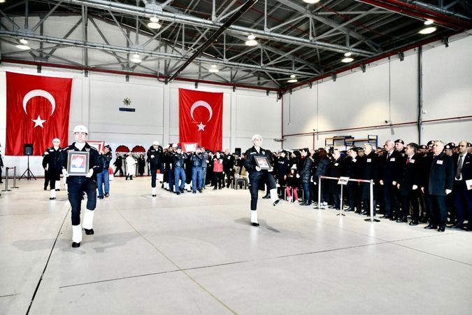 Ankara Valisi Vasip Şahin, Ankara'da şehit pilotlar için düzenlenen törene katıldı!