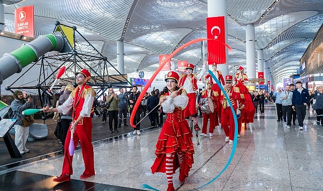  İGA İstanbul Havalimanı misafirlerini 'Cumhuriyet coşkusu'na ortak ediyor