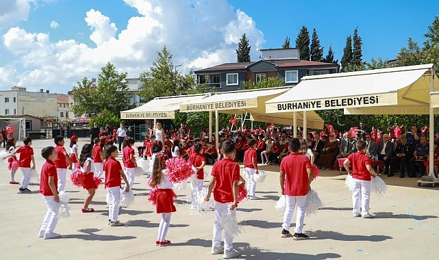 İlköğretim Haftası Burhaniye'de Düzenlenen Törenle Kutlandı