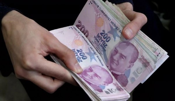 Merkez Bankası'nın raporu ortaya çıktı! Milyonları ilgilendiriyor: 2024 maaş artışlarına asgari ücret zammı etki edecek!