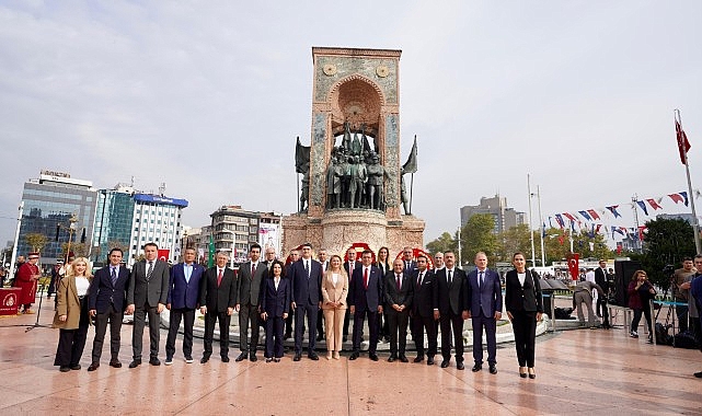 İstanbul'un Kurtuluşu'nun 101'inci Yılı Taksim'de Kutlandı