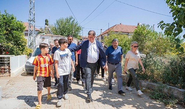  İzmir  Büyükşehir'den yangın mağduru öğrencilere kırtasiye desteği