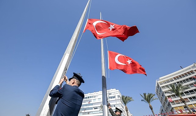 İzmir'de Cumhuriyet Bayramı törenleri başladı