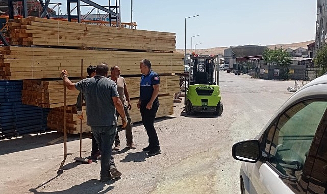 Kahramankazan Belediyesi Zabıta Müdürlüğü ekipleri, ilçede daha düzenli ve güvenli bir ortamın sağlanması için yoğun mesai harcıyor.