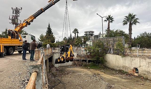  Kış ayları öncesi menfezler temizleniyor