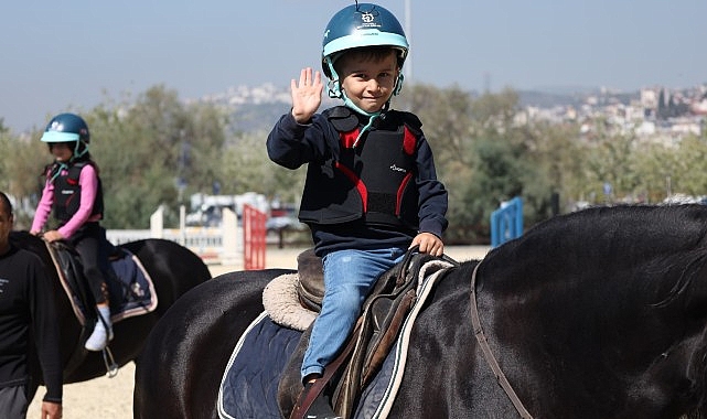  Kocaeli'de 20 bin çocuk binicilik sporuyla tanıştı