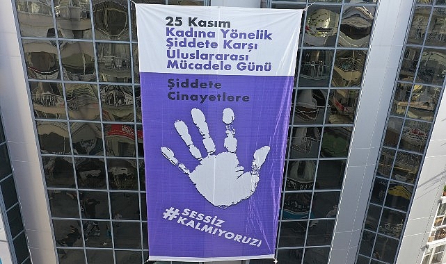 Konak'tan şiddete karşı dev afiş: Sessiz kalmıyoruz!