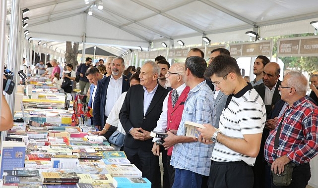  Küçükçekmece Belediyesi'nin düzenlediği ikinci Kitap Günleri başladı.