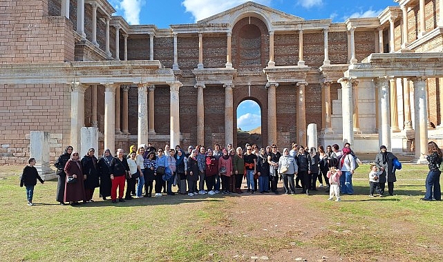 Manisalı Kadınlar Adım Adım Salihli'yi Gezdi