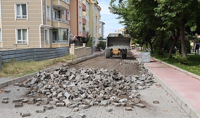 Nevşehir Belediyesi tarafından Güzelyurt Mahallesi'ndeki dört ayrı sokakta yol ve yaya kaldırımı yenileme çalışması başlatıldı.