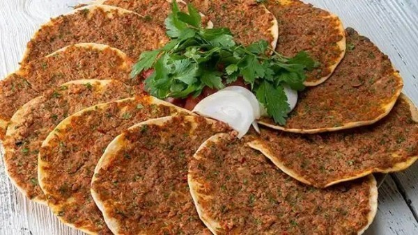 Lahmacun, Pide ve Böreklere Yasak Geldi! Bakanlık Açıkladı… Sakatat eti karıştırılamayacak…