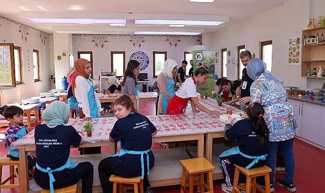 Özel çocuklar Selçuklu Sanat Tasarım Atölyesi'nde etkinlik yaptı.