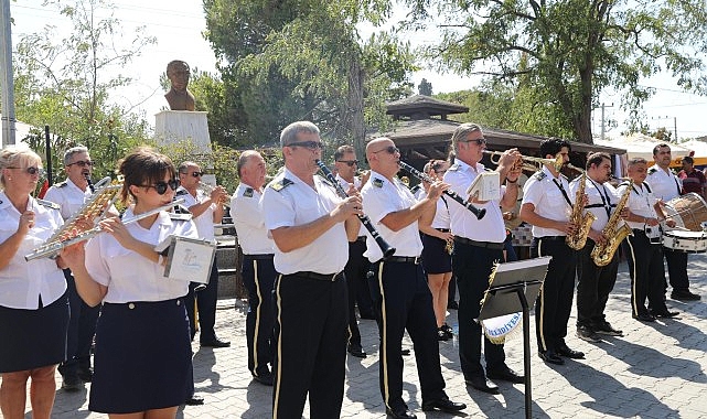  Seferihisar'da Ata Ekmeği ve Armola Pazarı coşkusu